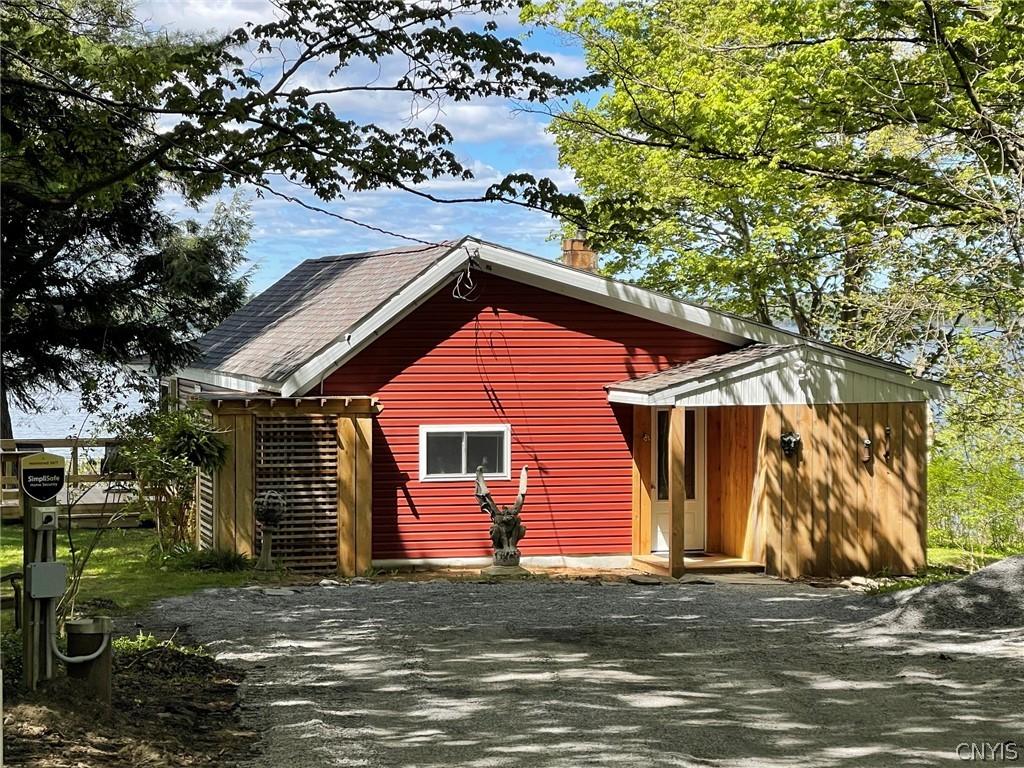 Image 3: Vinyl siding!
