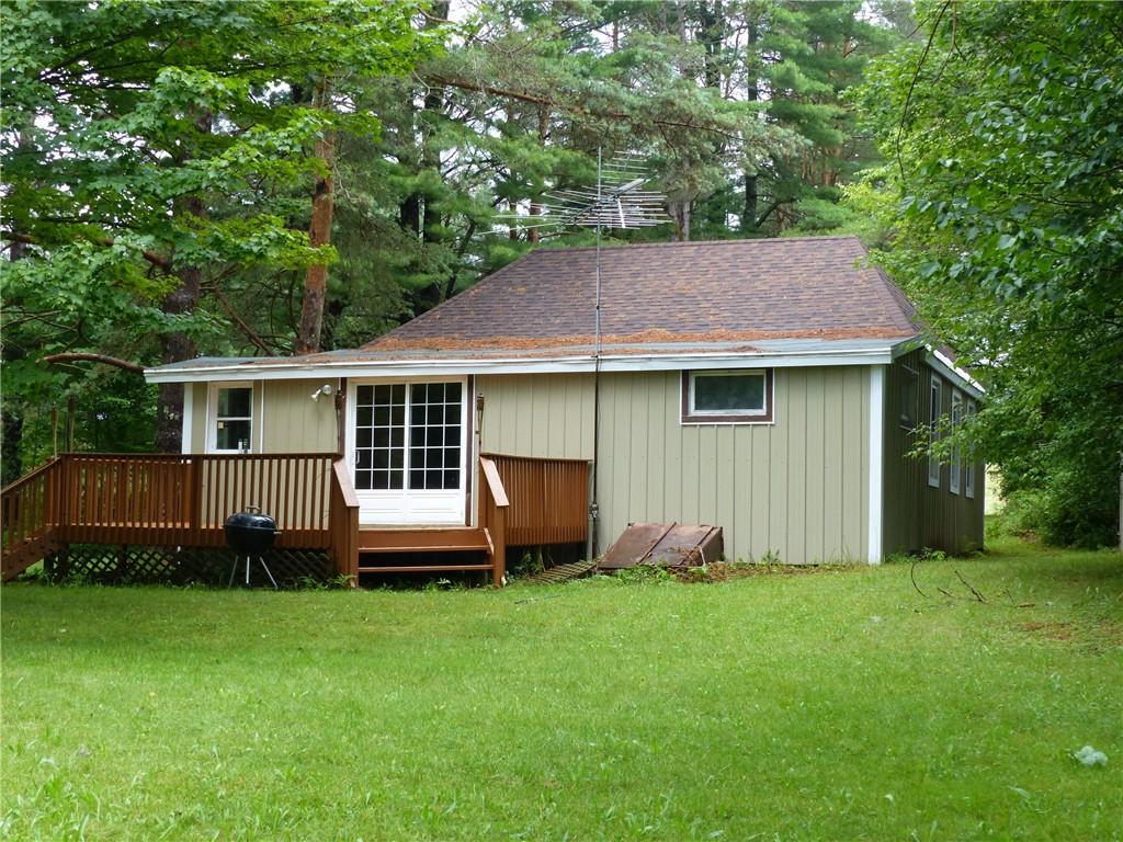 Image 4: Large back yard backs up to 180 plus feet of calm