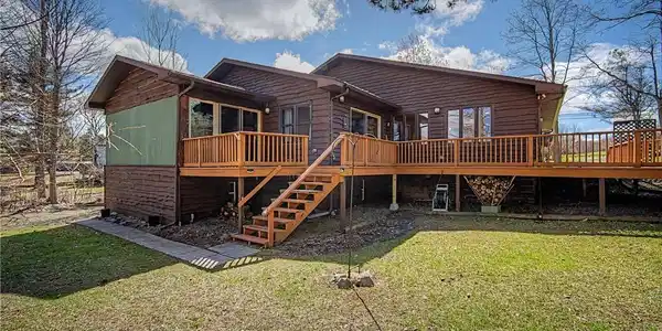 4524 W Lake Road