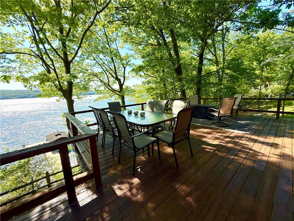 Image 4: Dining on the Deck