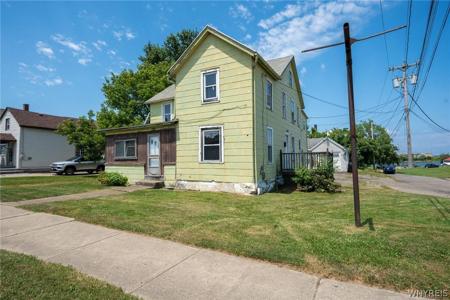 156 Lake Shore Drive W