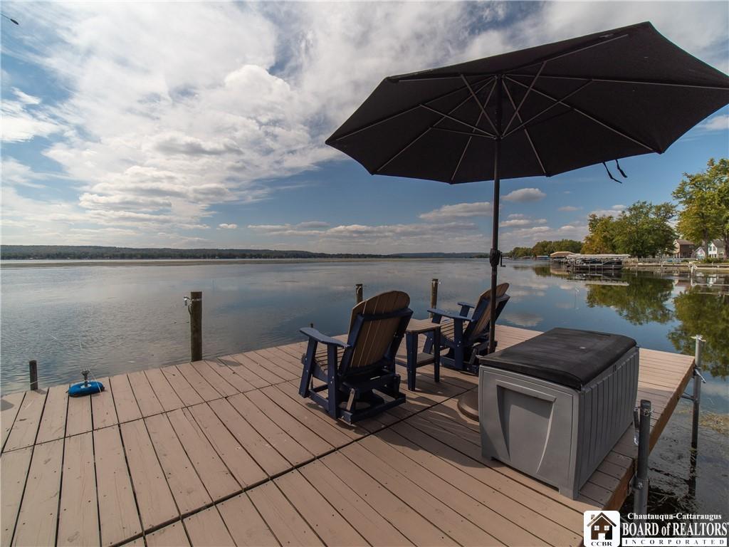 Image 4: End of dock lounge area