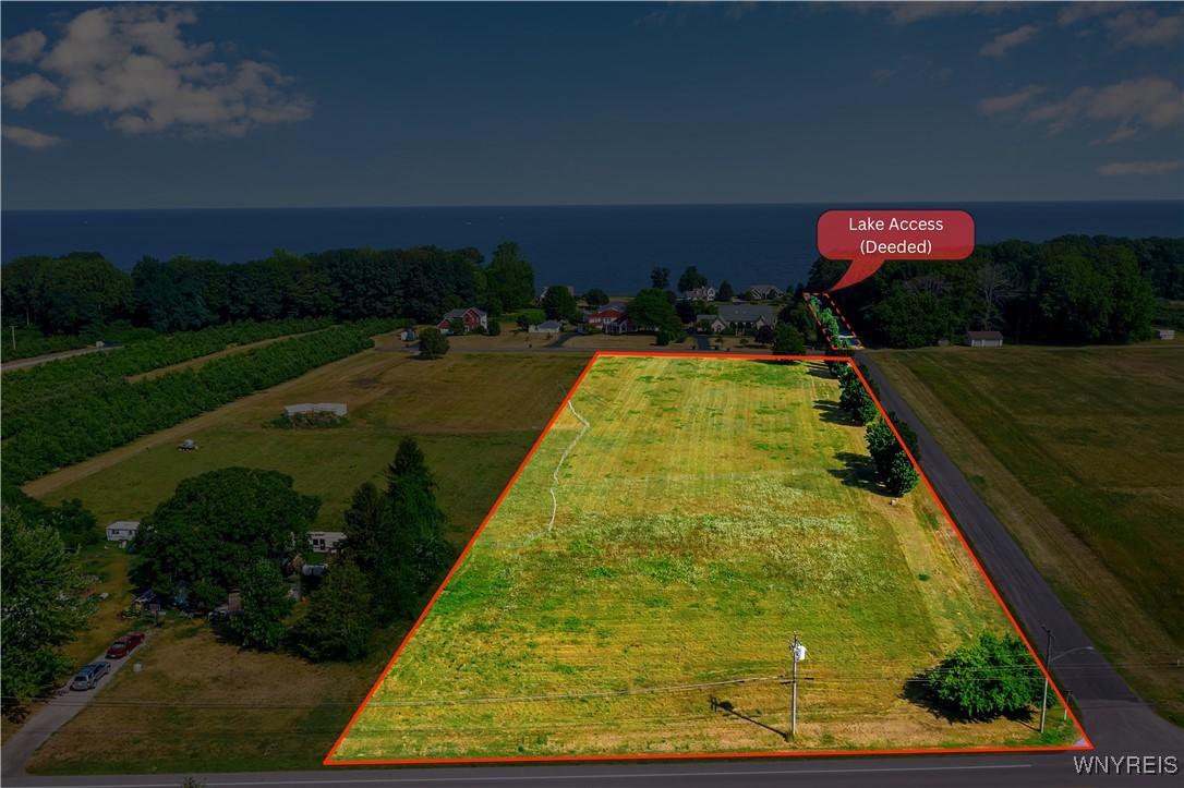 Image 2: Lot with lake access