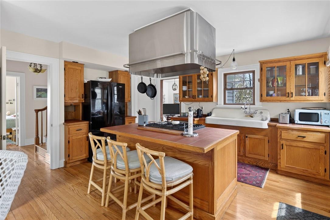 Image 3: Enter into the cosy country kitchen.