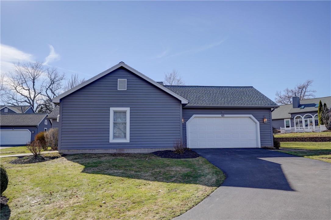 Image 3: Convenient 2 car attached garage