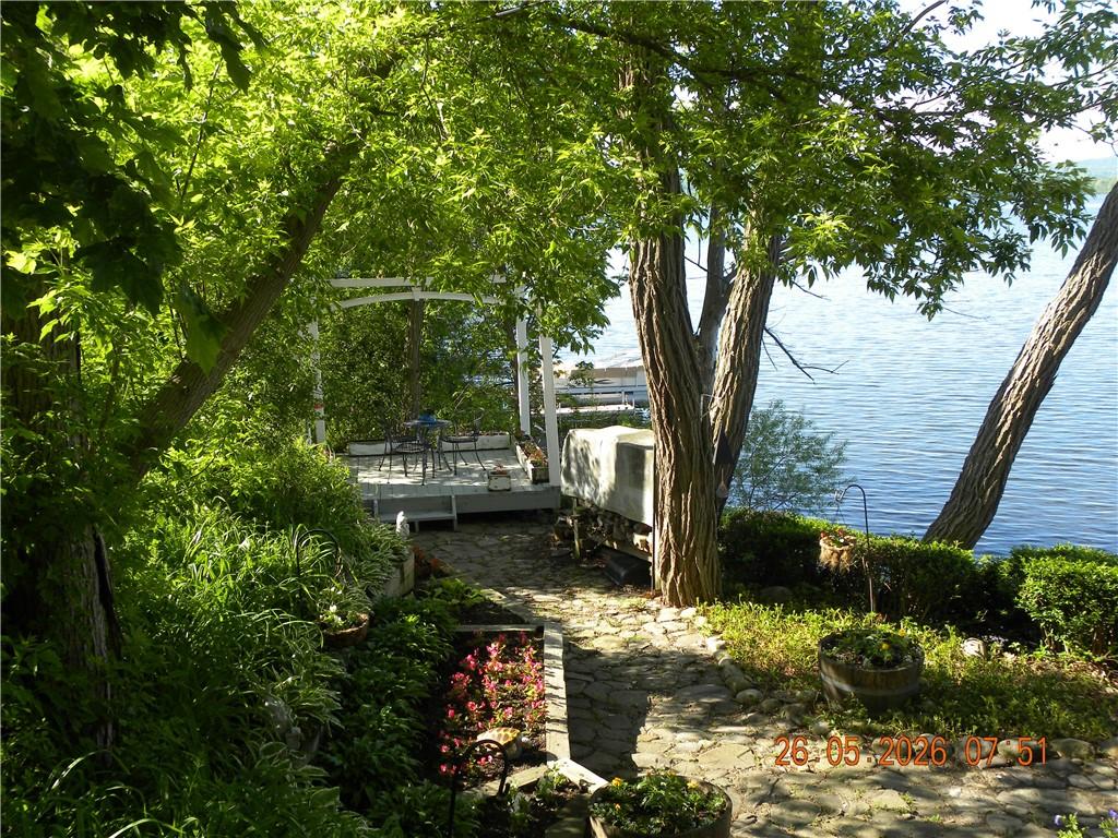 Image 2: Raised garden with Gazebo