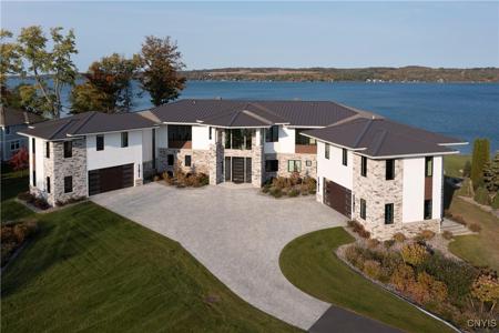 1812 W Lake Rd