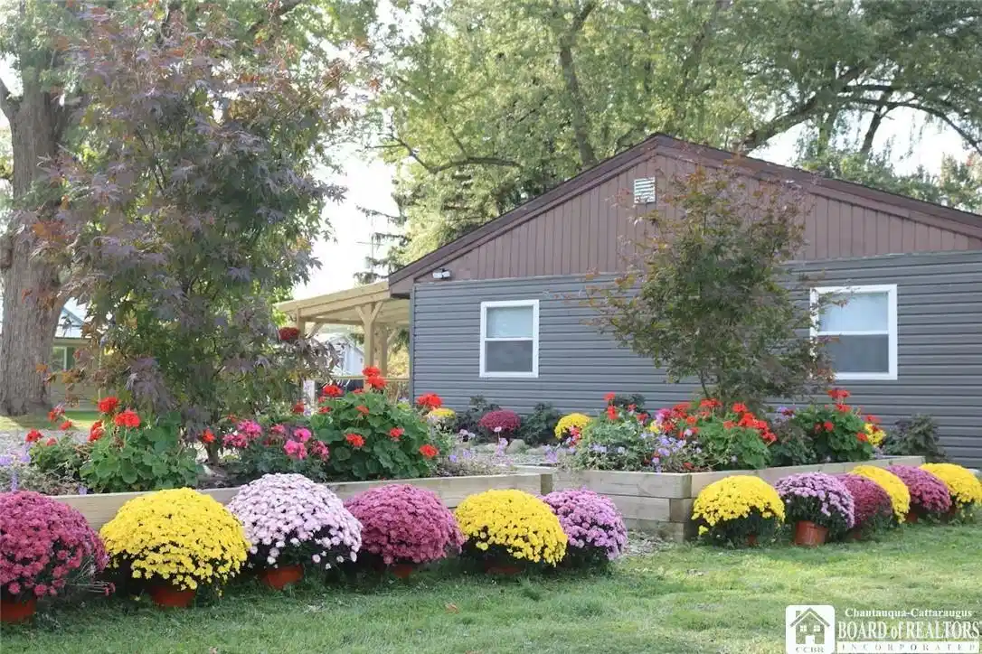 Image 1: Welcome to 3949 3951 South Nesmith