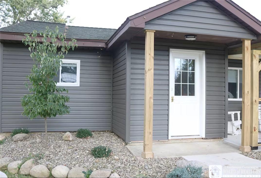 Image 2: Rear entrance into the home