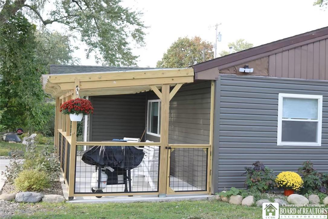 Image 3: Covered Patio