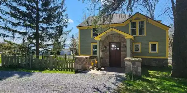 2746 E Lake Road