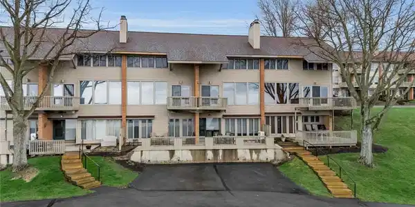 17 Seneca Dr