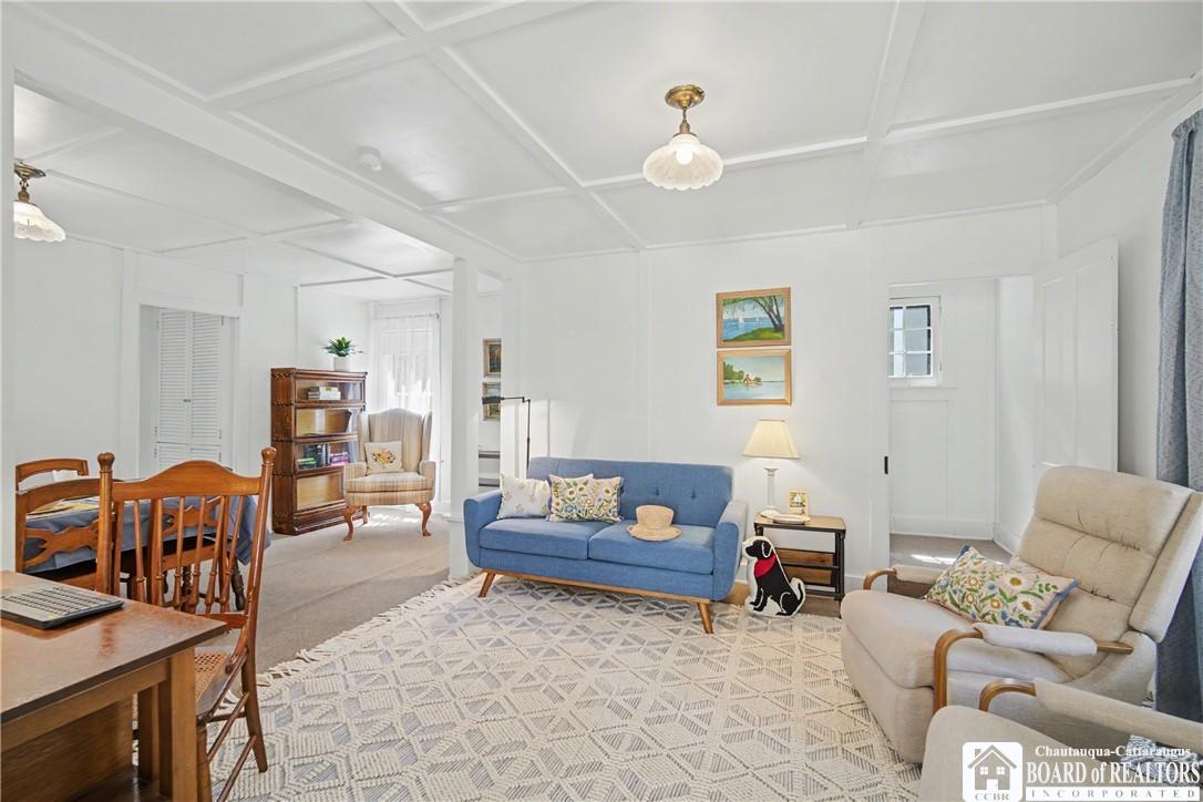 Image 4: The living room is light and lovely.