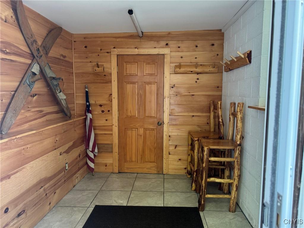 Image 4: 1st floor entrance