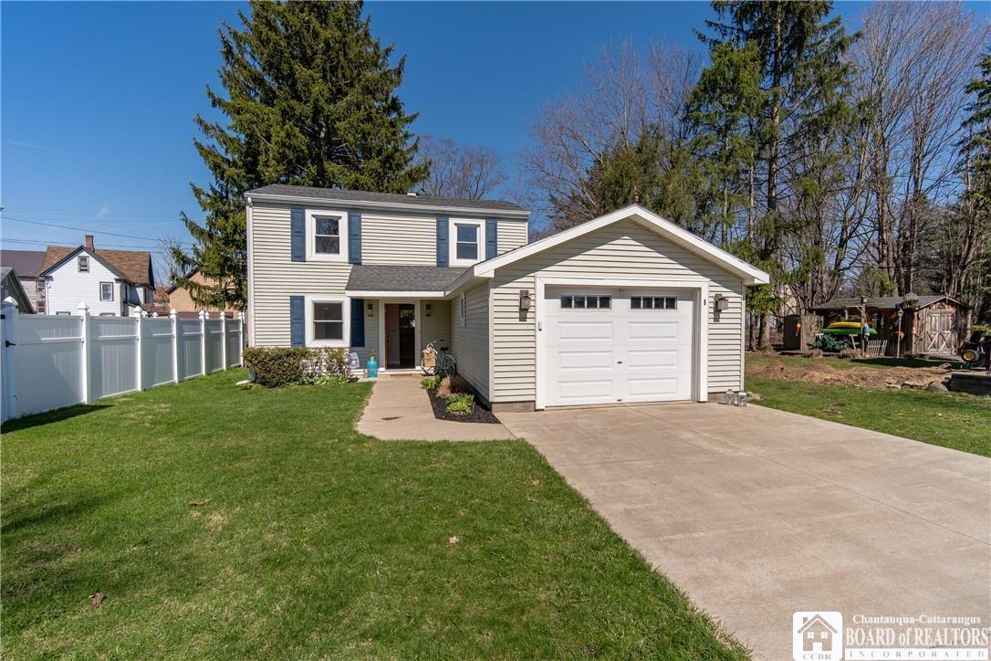 Image 1: Welcome to 5 Sunnyside Avenue!