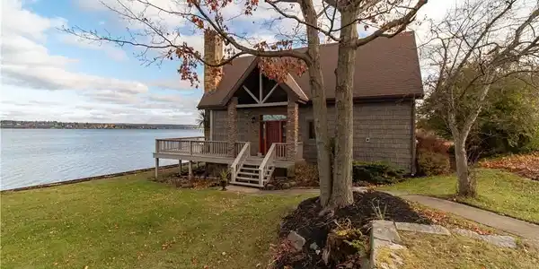 222 W Lake Road