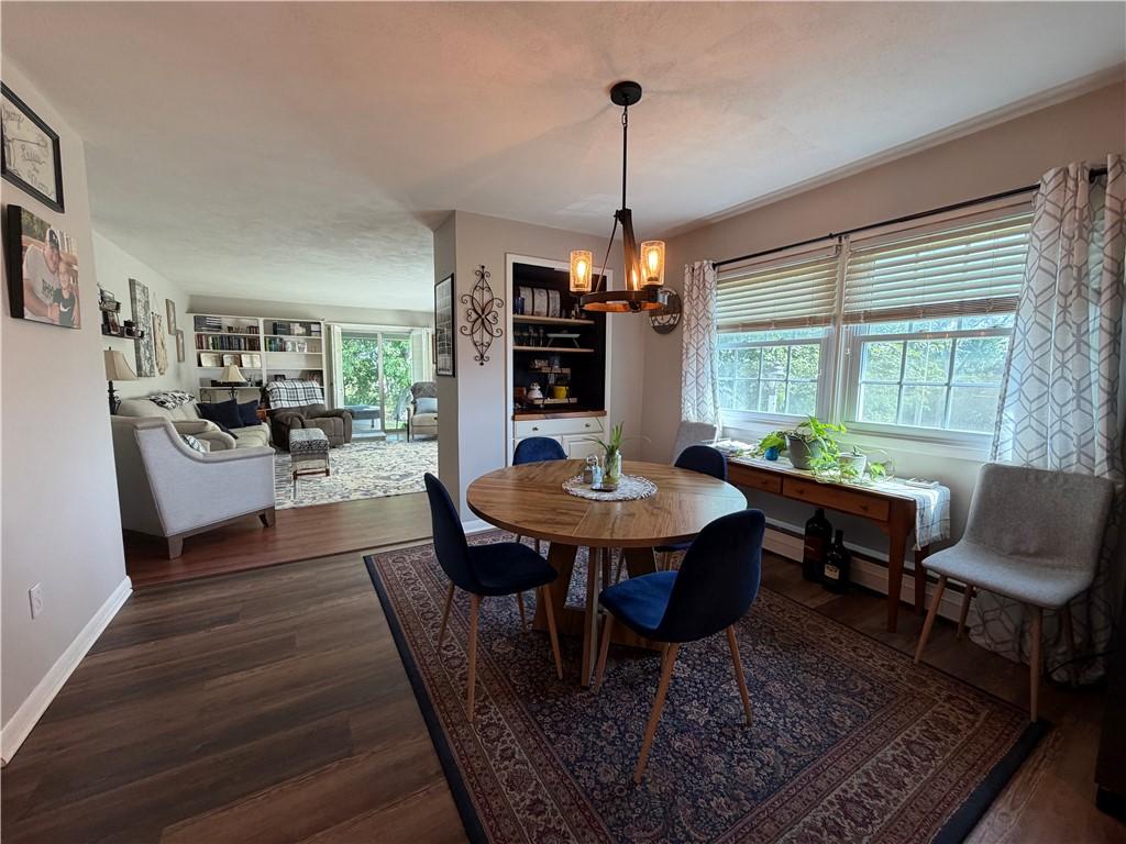 Image 4: Dining Area