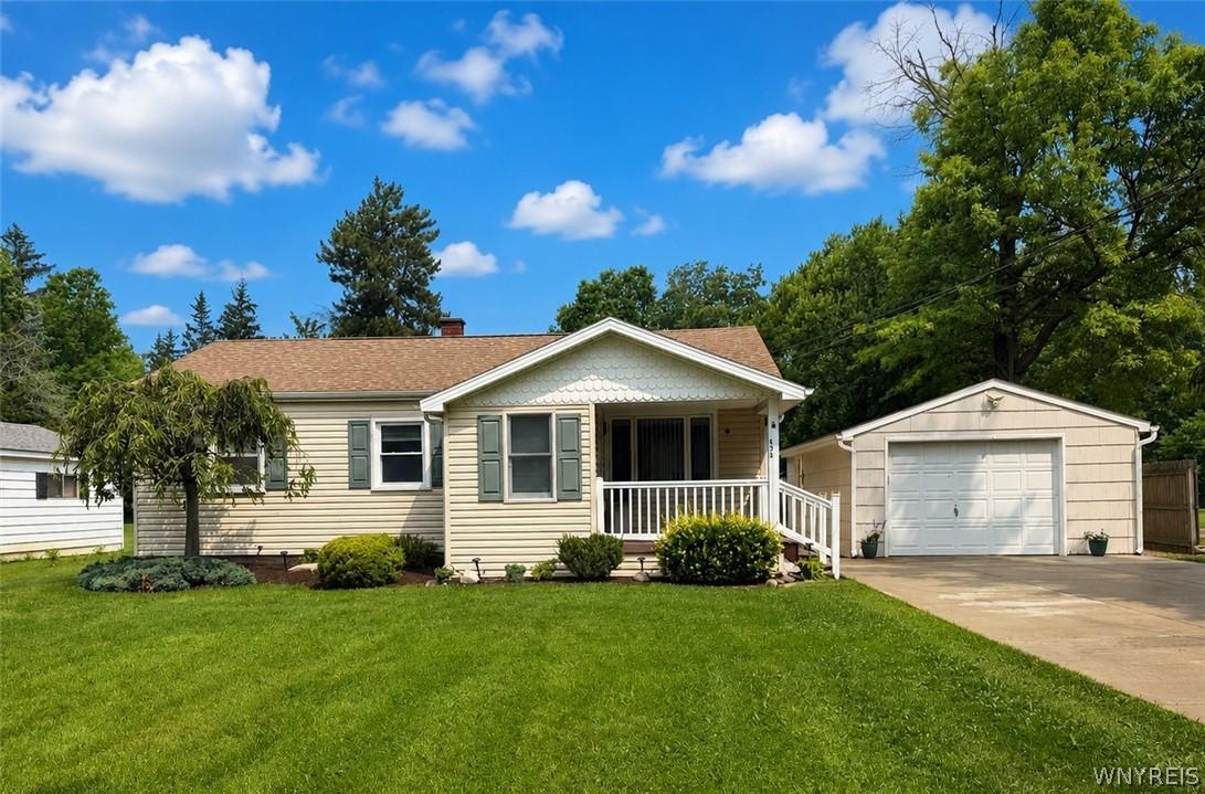 Image 1: Welcome to 515 Lake Road!