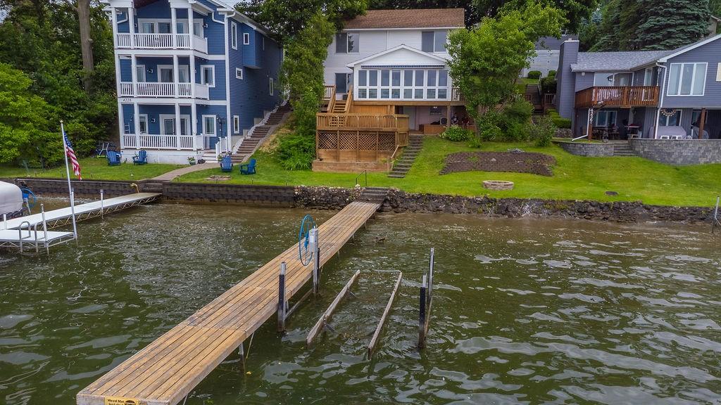 Image 3: 60 ft dock included, firepit, lovely water curb ap