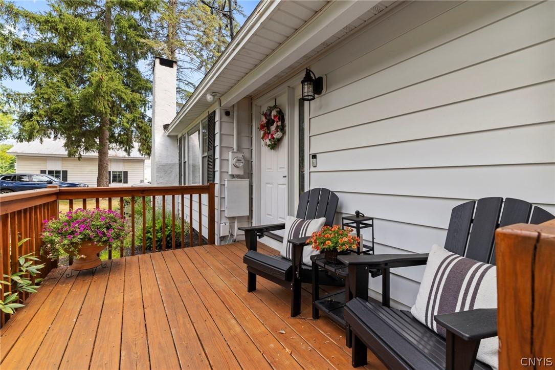 Image 3: lBeautiful open deck with plenty of space for sitt
