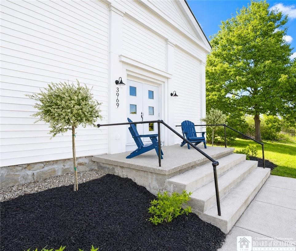 Image 3: The home actually has two entrances - one on the s