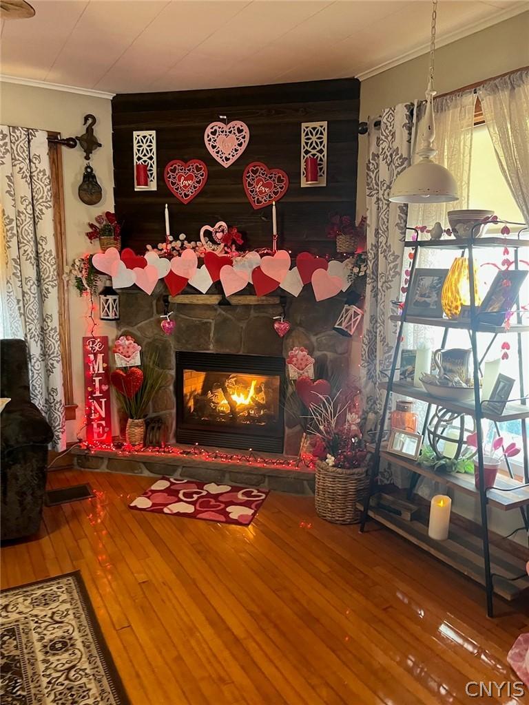Image 2: Living Room