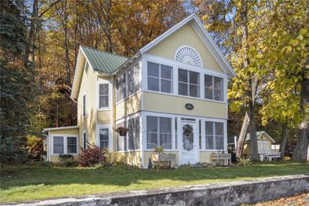 8119 Bainbridge Beach Road