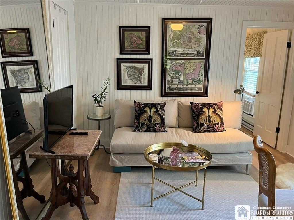 Image 4: Comfortable Living Area