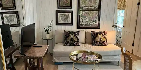 Image 4: Comfortable Living Area