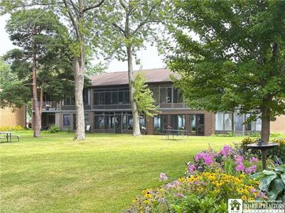 909 Edgewater Drive