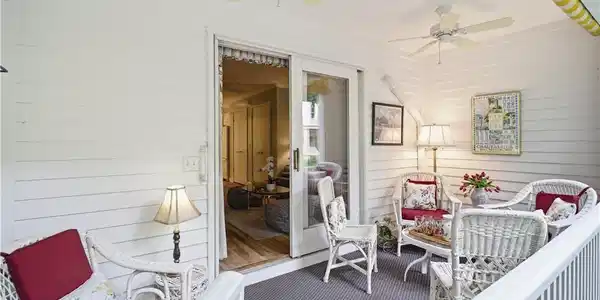 Image 4: Plenty of space to entertain guests or enjoy a qui