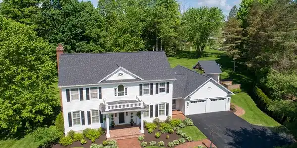 6 Ramble Wood Dr Drive