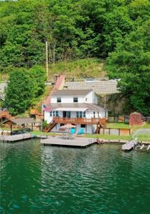 8666 W Lake Road