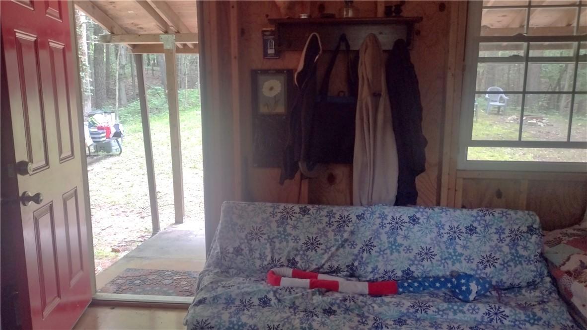 Image 4: Cabin interior