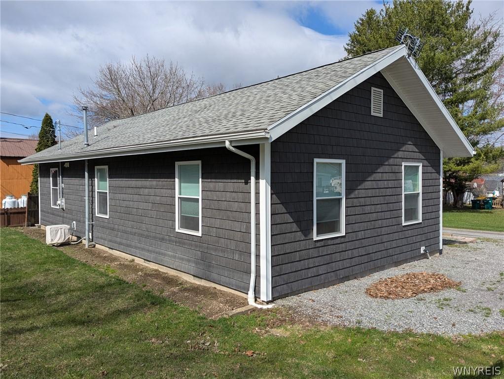 Image 4: Exterior Back