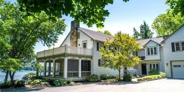 41 W Lake Street