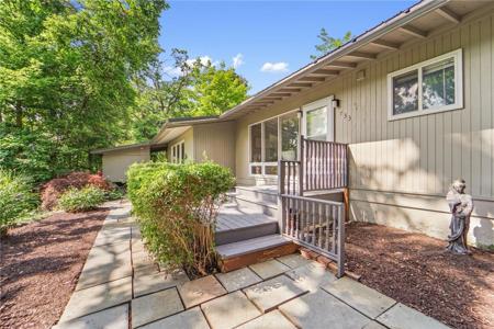 733 E Shore Drive