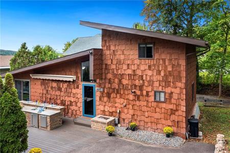 2437 E Lake Road