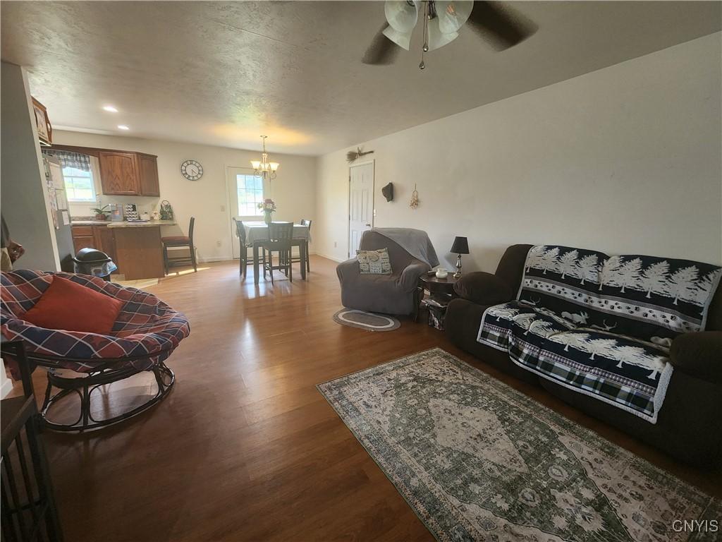Image 3: Living Room