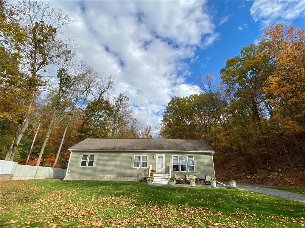 Image 2: 3 acre setting