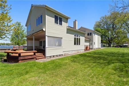 3660 Shoreline Dr
