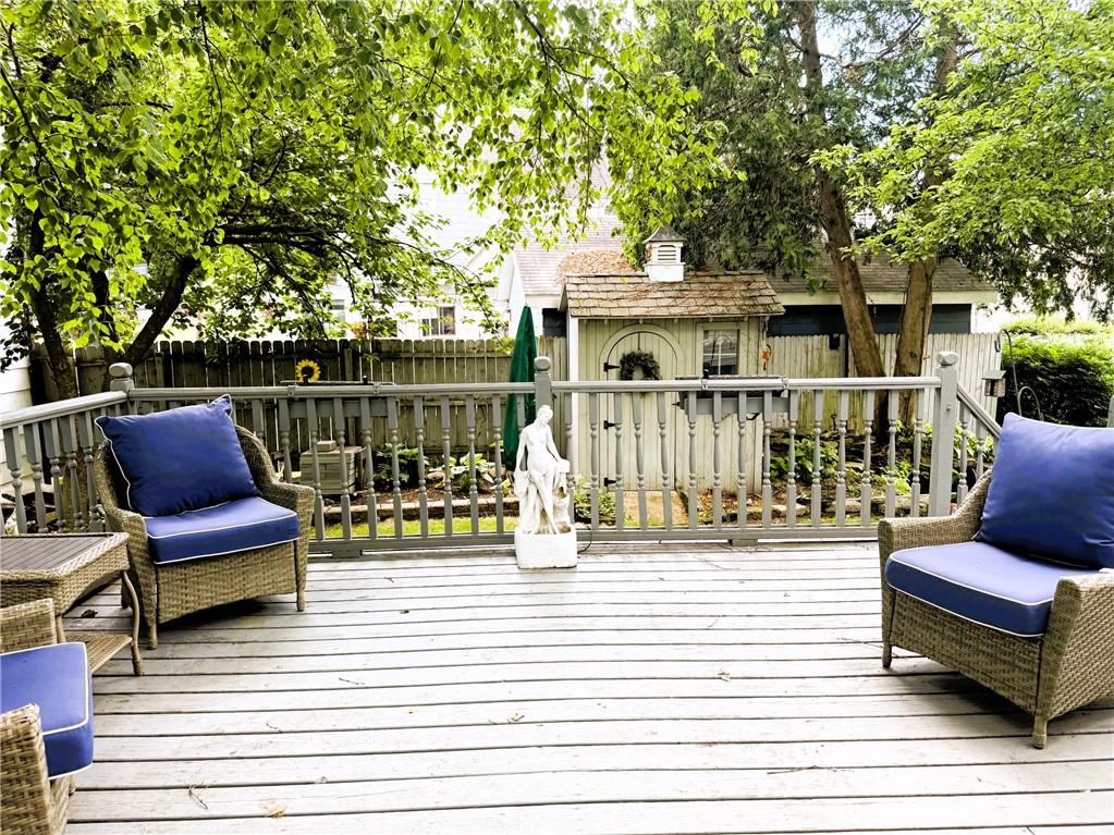Image 3: Back deck