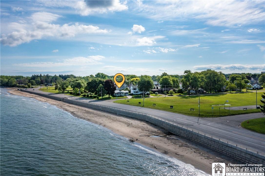 Image 3: LAKEFRONT BLVD