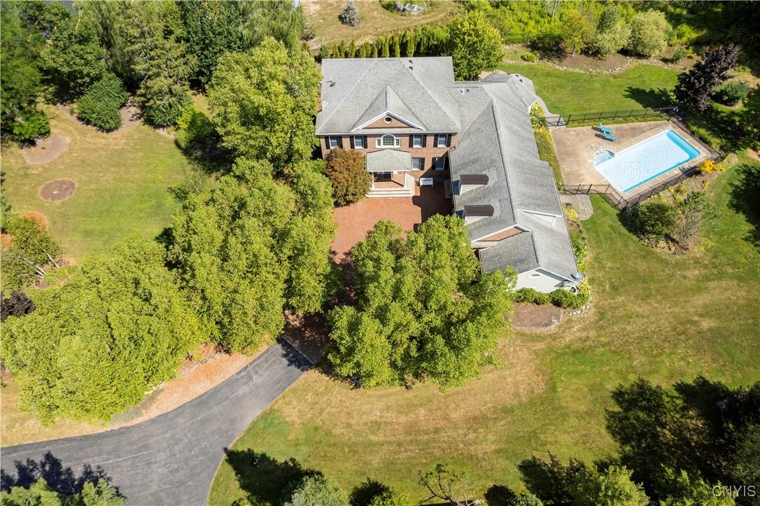 Image 2: Stately 1.23 acre lot.