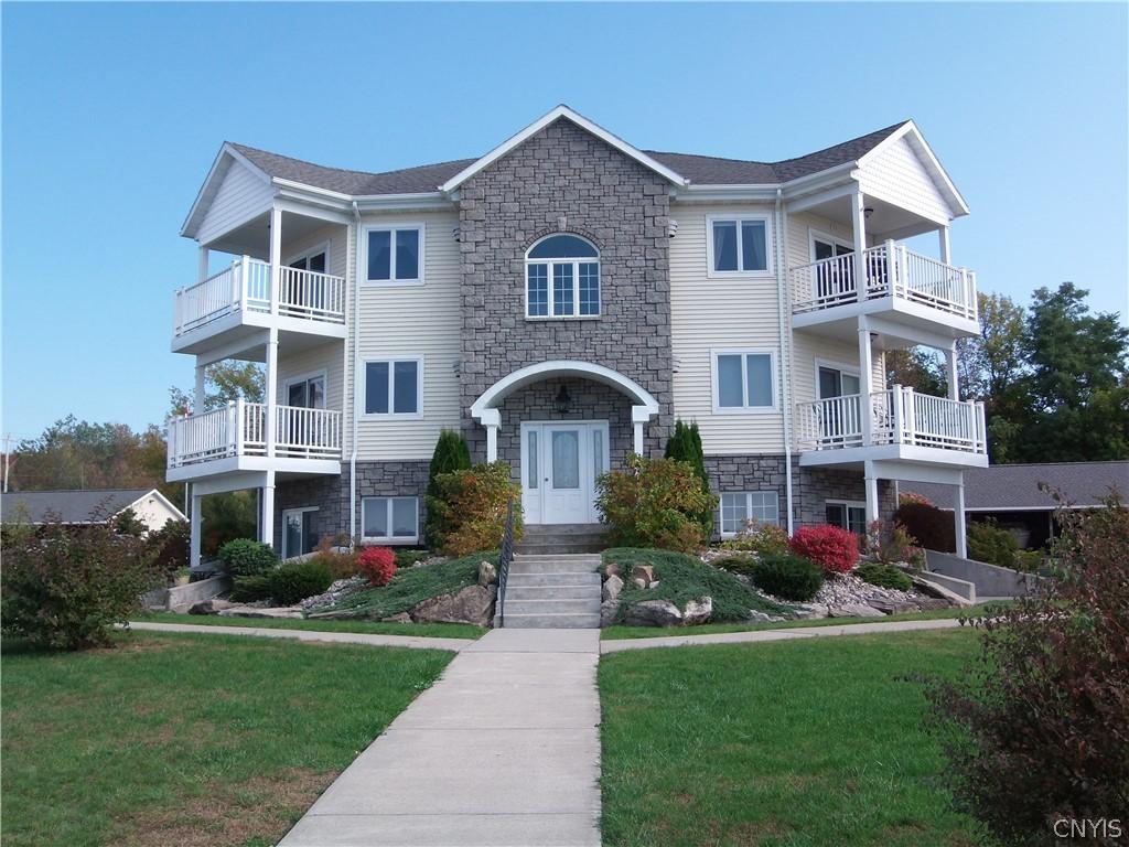 Image 1: Top Floor Right Side Facing Brockville Canada