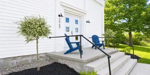 Image 3: The home actually has two entrances - one on the s