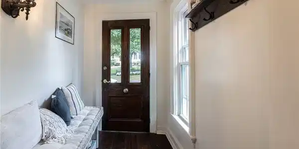 Image 4: Welcoming Foyer
