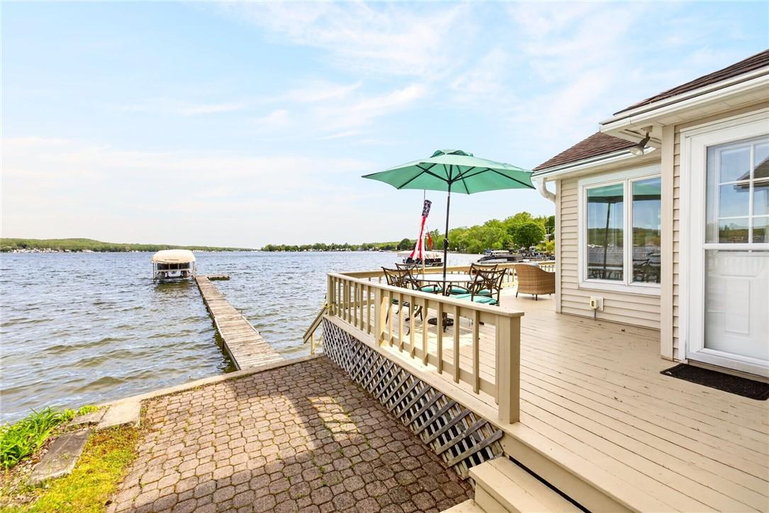 Image 3: Flat entry to lake from the house.