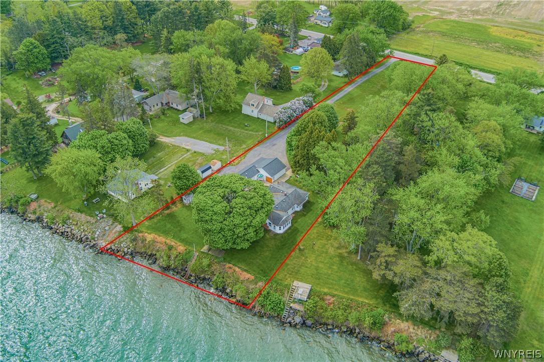 Image 3: 125' of lakefront