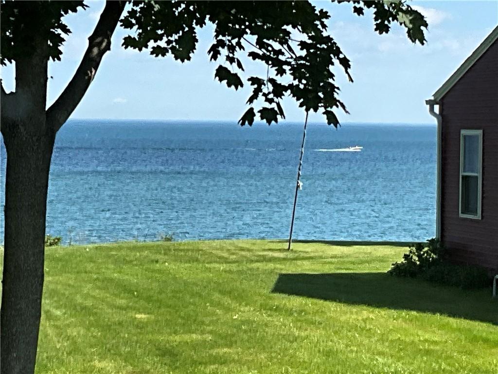 Image 4: Enjoy watching the boats go by!